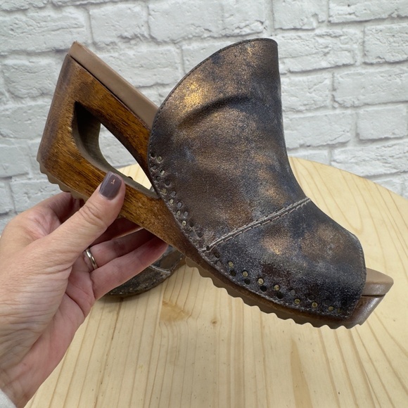 Dansko Brown and Tan Wedge Sandals - Picture 4 of 14